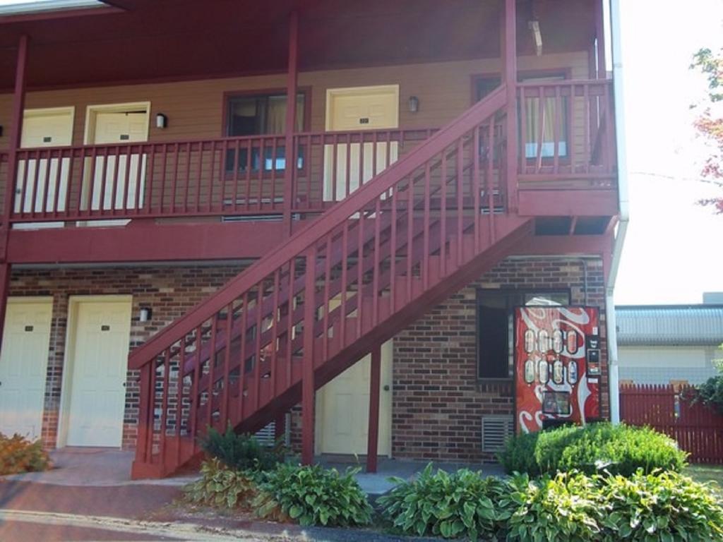 Naugatuck Motor Lodge Esterno foto